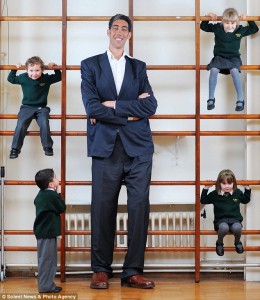 article-2115446-122F3230000005DC-27_634x731